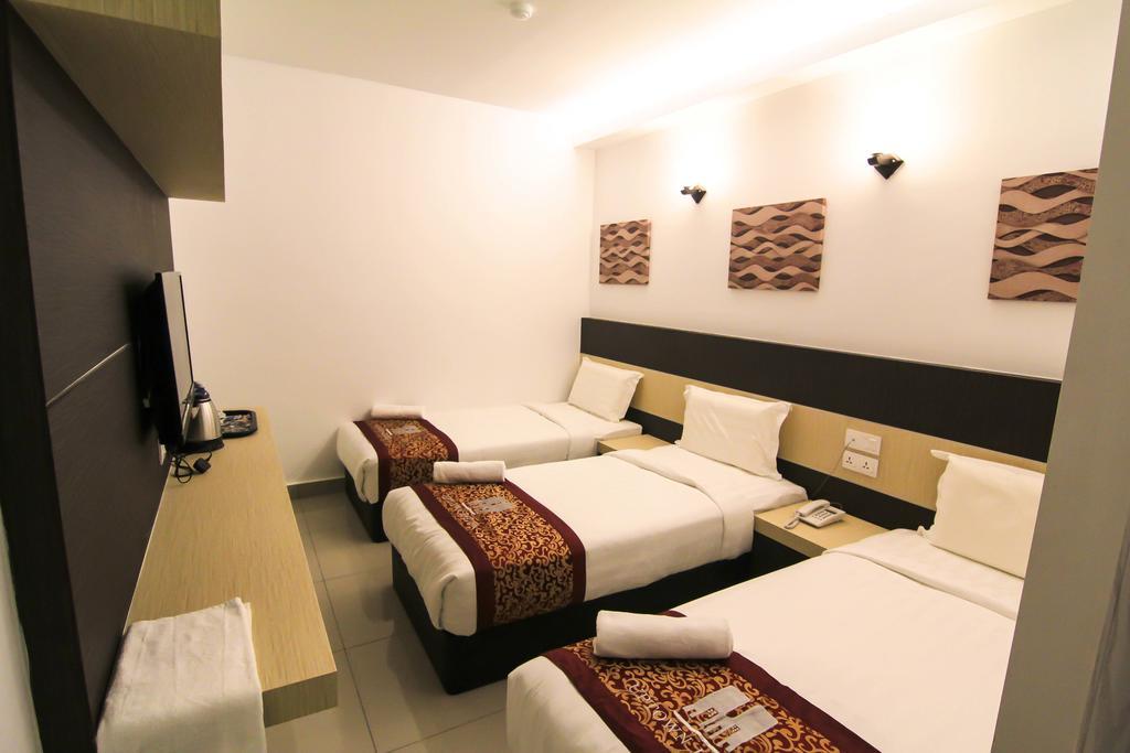 Uptown Hotel 3*